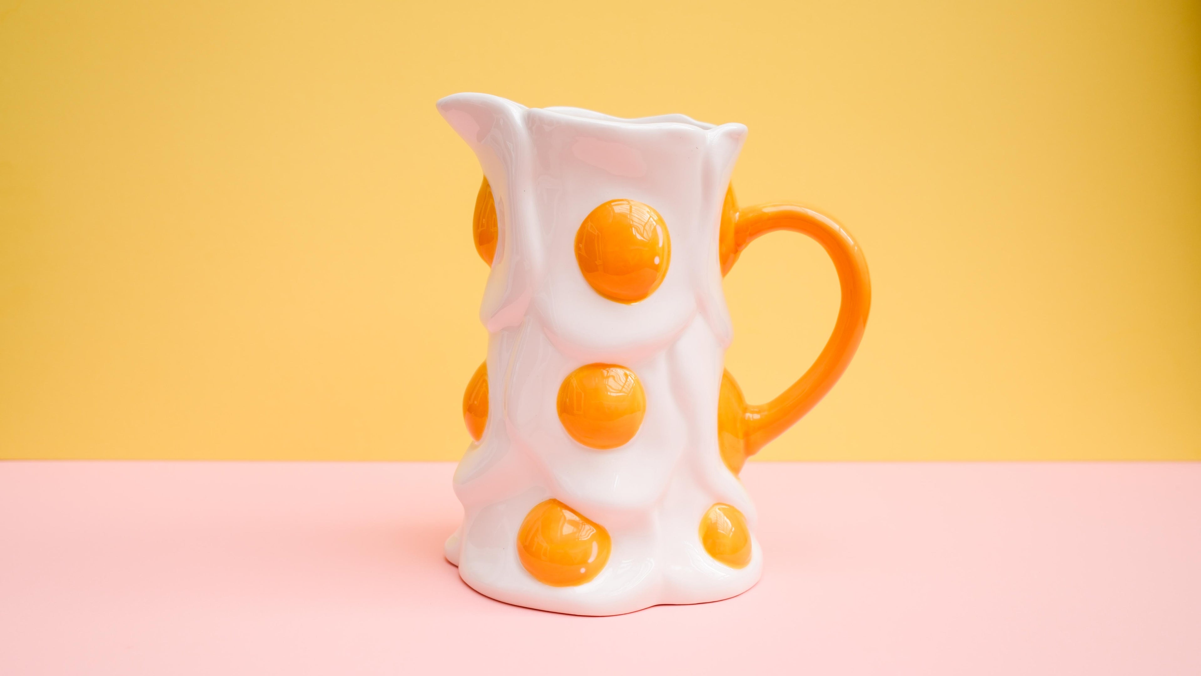 Egg vase and jug
